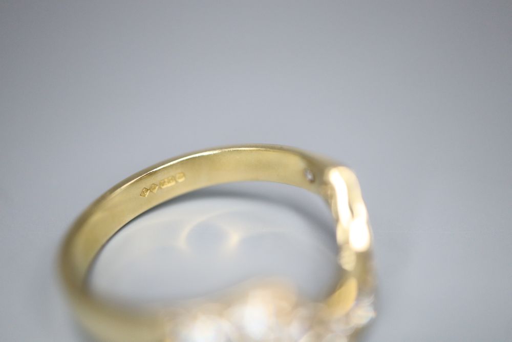 An 18ct gold and diamond dress ring, size K